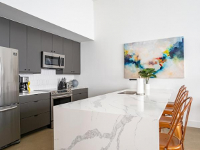 Upscale 1 King Bedroom Condo in East Austin